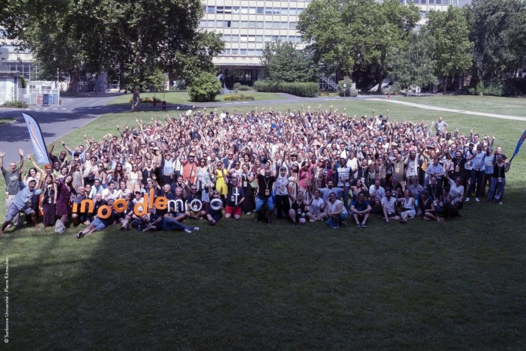 Photo de groupe au MoodleMoot 2025